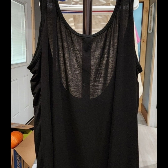 Set of 2 Ladies tanks - Picture 3 of 7